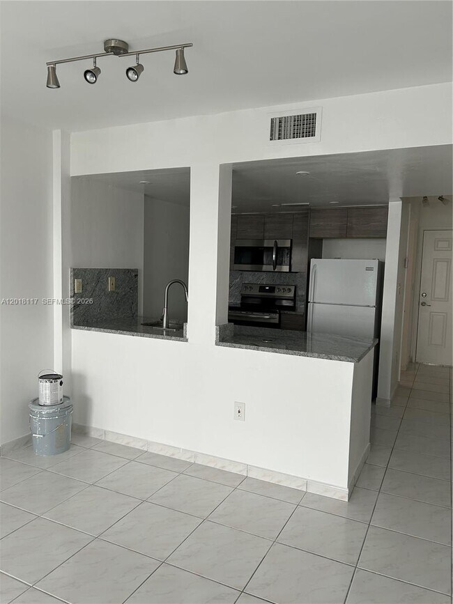 Foto del edificio - 6801 Harding Ave