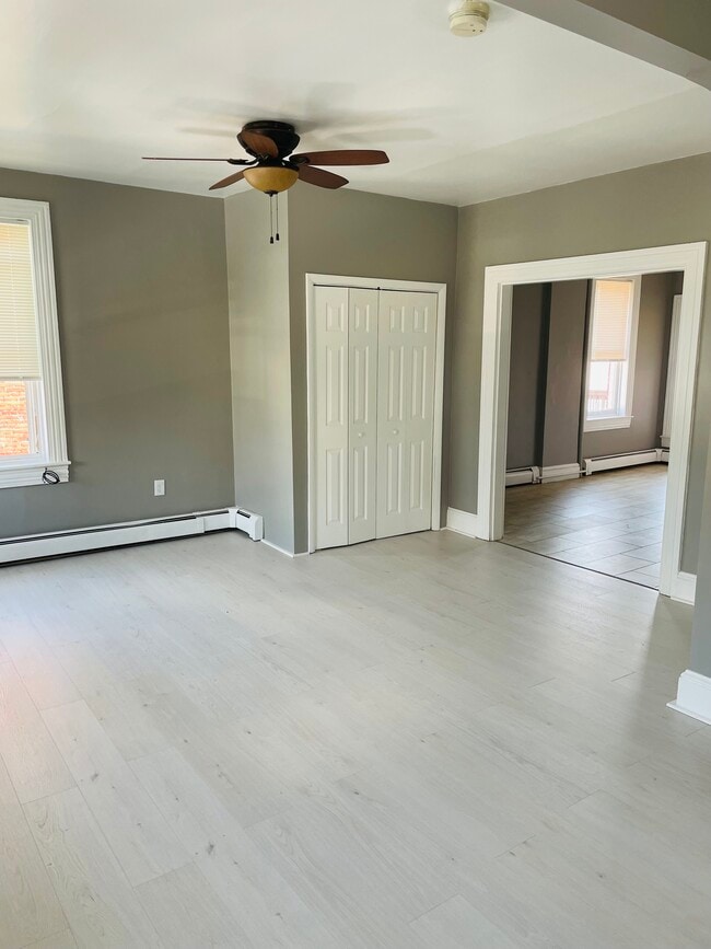 Building Photo - 1006 E Market St