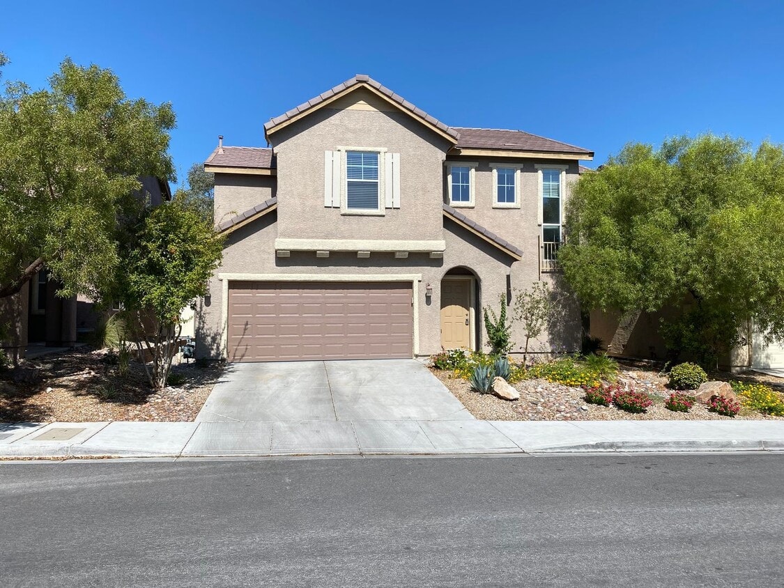 Primary Photo - NW!!! 4 bedrooms!!! Pool and Spa!!! All ti...
