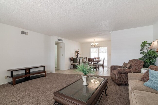 Foto del edificio - 4422 E Escondido Ave