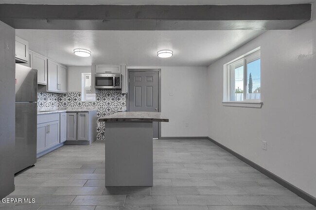 Foto del edificio - 7409 Mimosa Ave