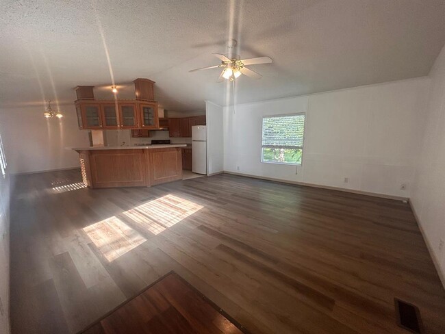 Building Photo - 504 Baker Ln