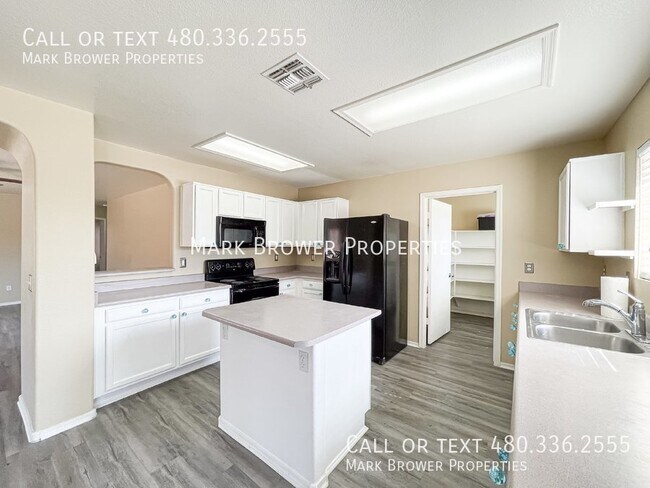 Building Photo - 932 S Somerset