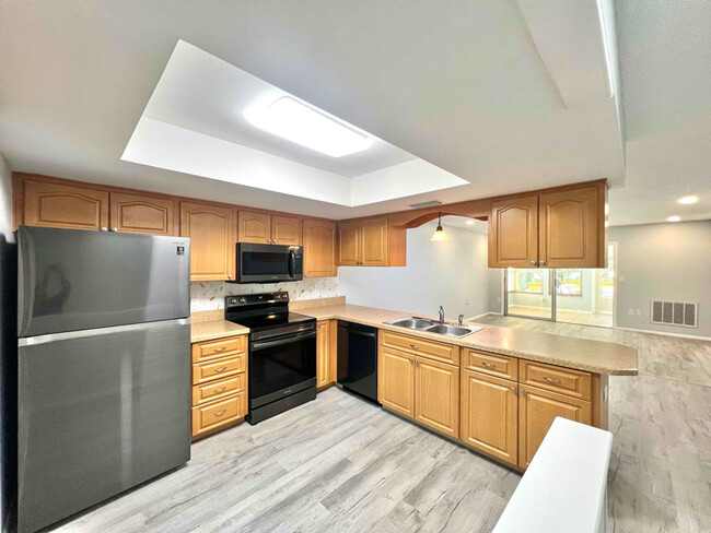 Building Photo - 2140 Corbin Pl