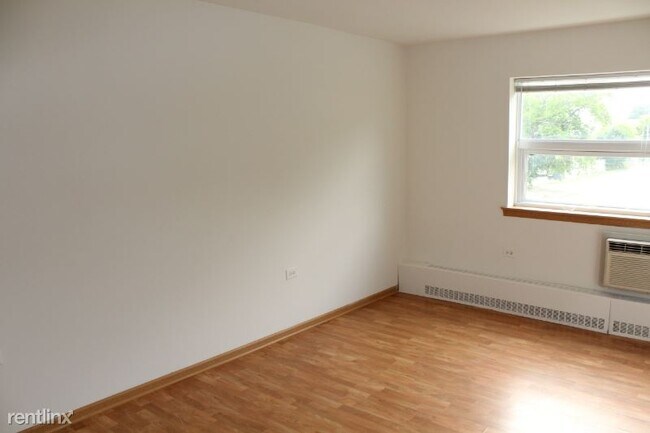 Foto del edificio - 1 br, 1 bath Apartment - 830 Edgebrook Dr.