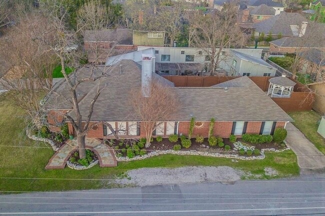 Building Photo - White Rock Highlands  4 bedrooms, 2.5 baths