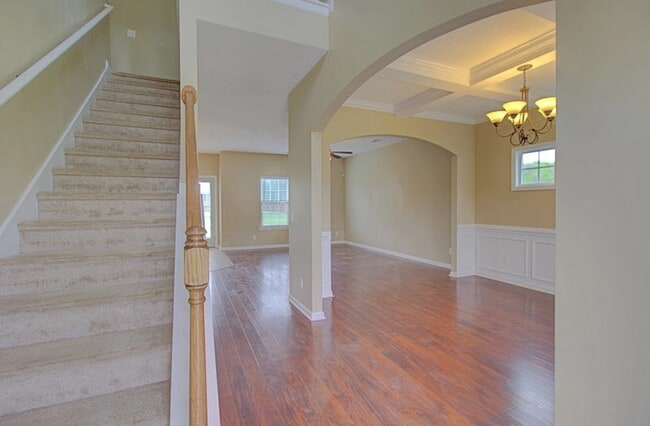 Building Photo - 935 Mustang Ln NE