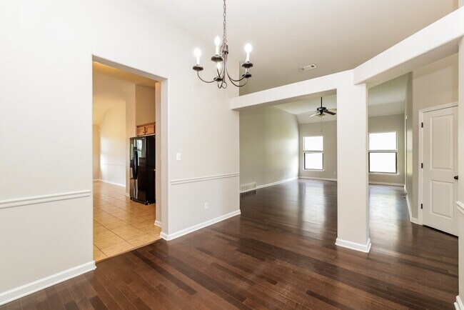 Building Photo - 7659 Romero Dr
