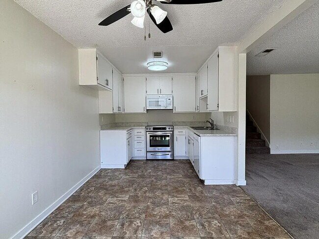 Cocina - 1360 Alessandro Dr