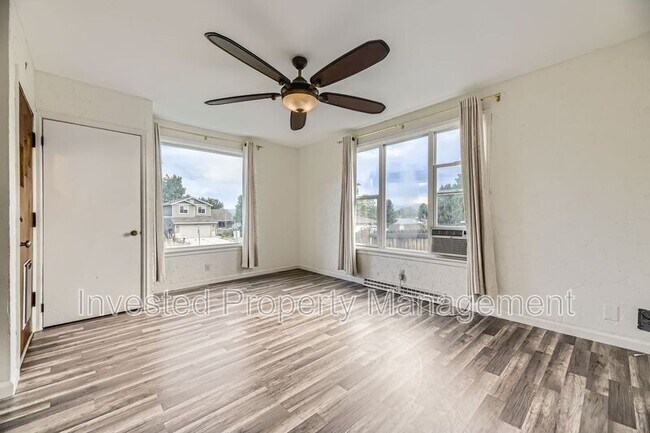 Foto del edificio - 8411 W 64th Pl
