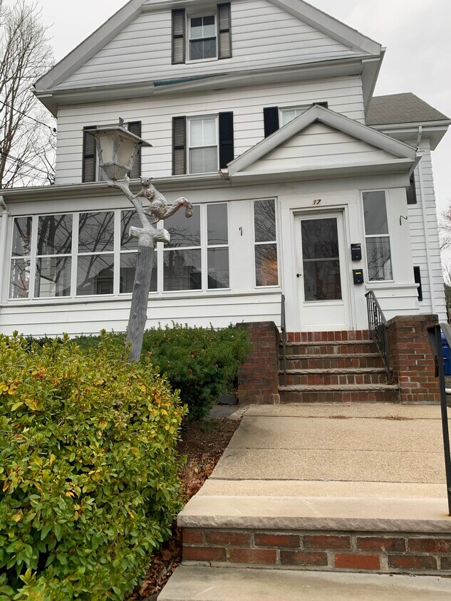 Primary Photo - 17 Pleasant St