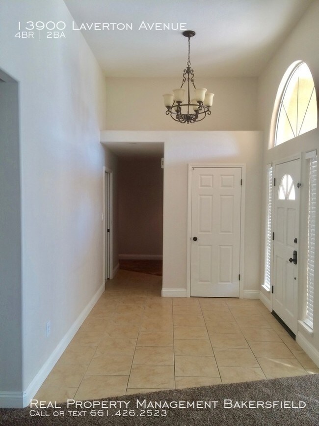 Foto del edificio - 13900 Laverton Avenue