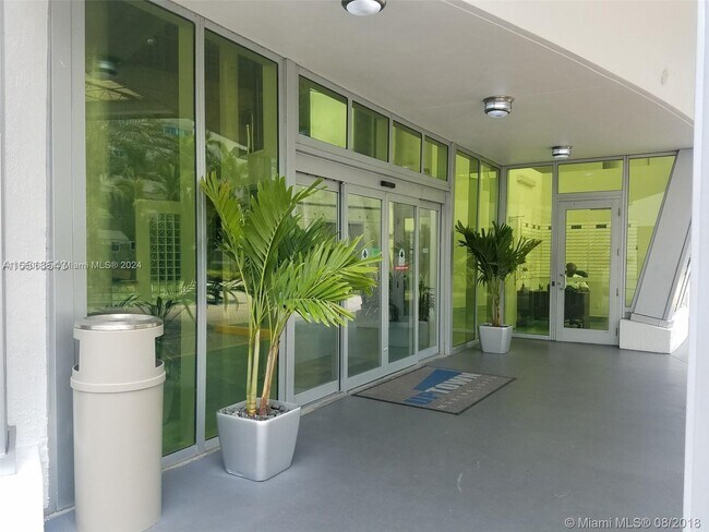 Foto del edificio - 3029 NE 188th St