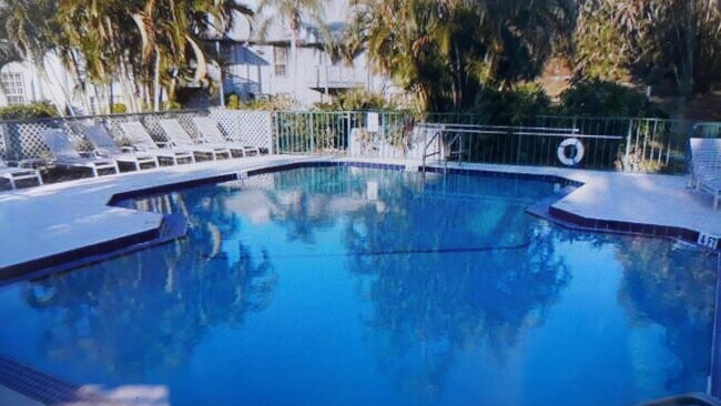 Foto del edificio - 5048 Heatherhill Ln