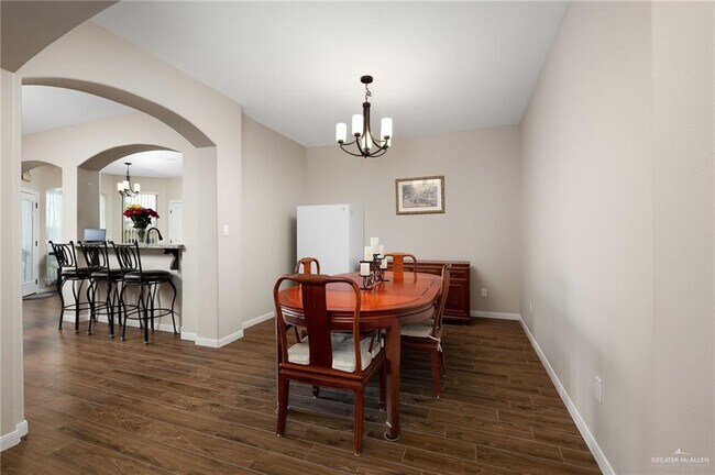Foto del edificio - 5113 Lost Creek Ln