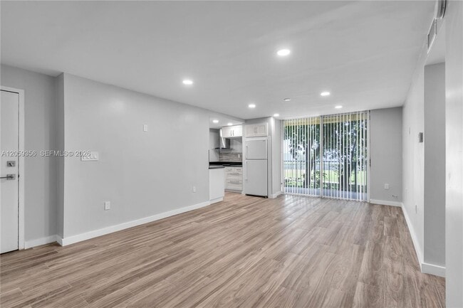 Foto del edificio - 9320 Fontainebleau Blvd