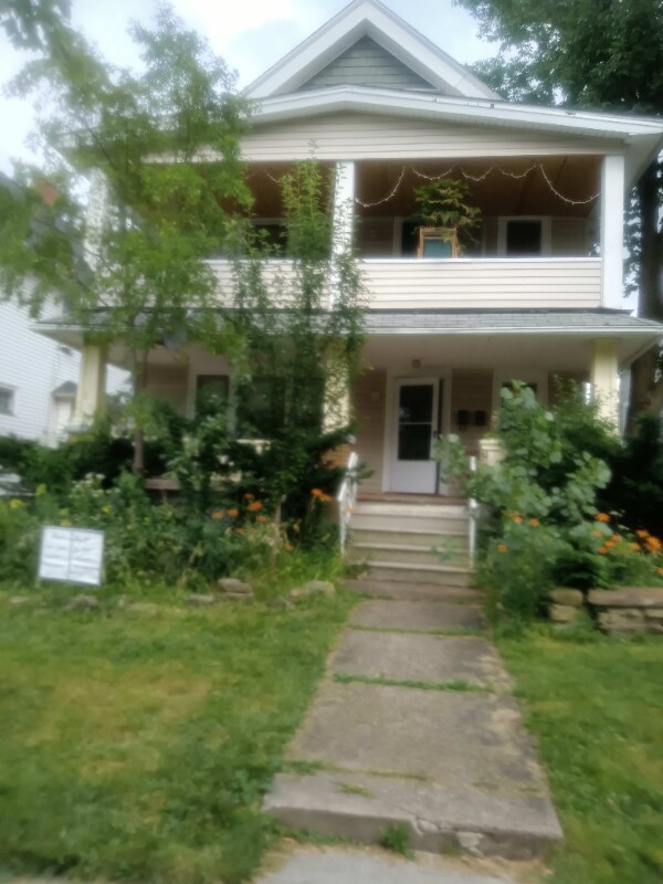 1311 W 106th St Unit Lower, Cleveland, OH 44102 Apartment for Rent in Cleveland, OH