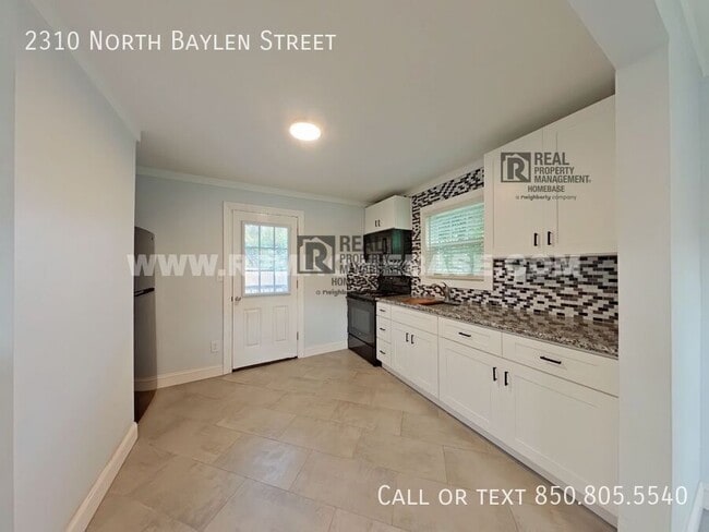 Building Photo - 2310 N Baylen St
