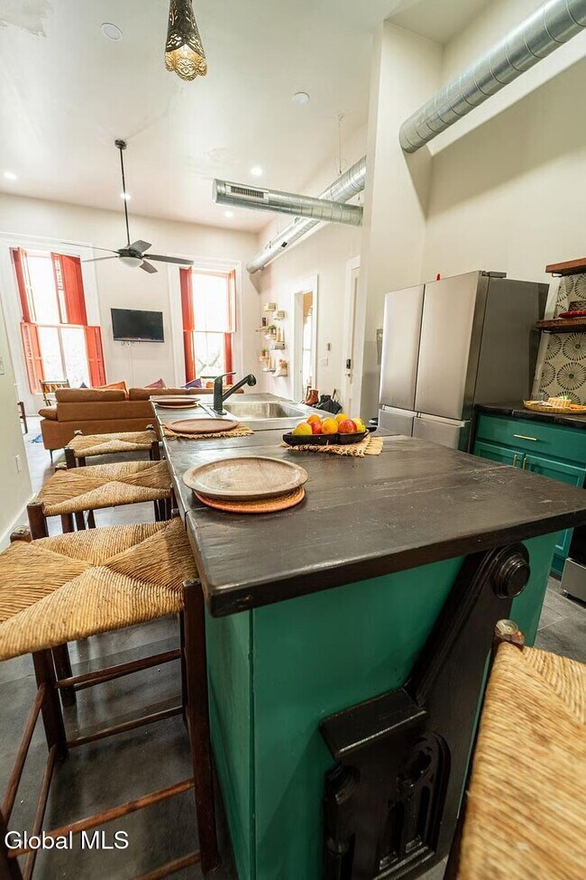 Foto del edificio - 240 Washington Ave