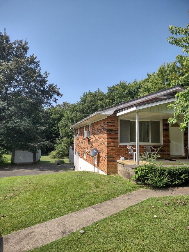 Foto del edificio - Brick Home For Rent