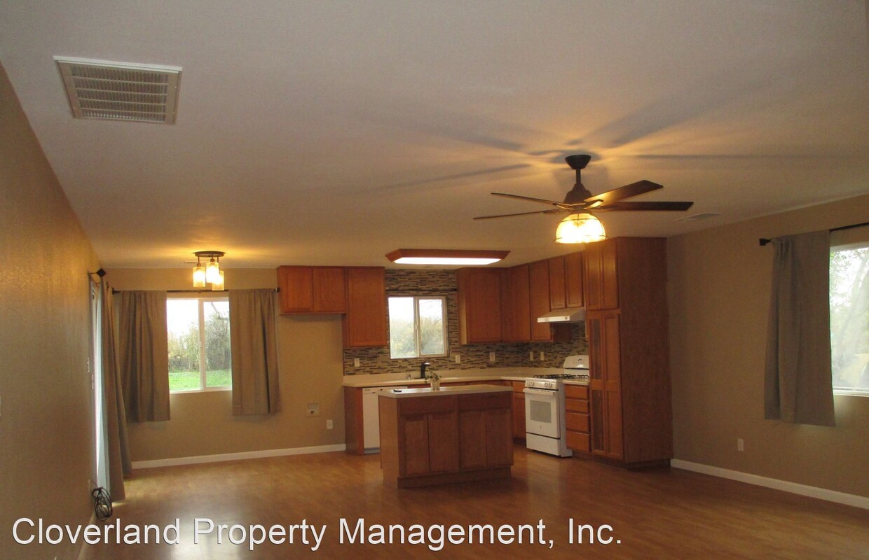Primary Photo - 3 br, 2 bath House - 9942 S. Lockhart Rd.