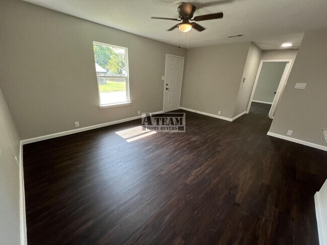 Foto del edificio - Beautiful 2 Bedroom 1 Bathroom for rent in...