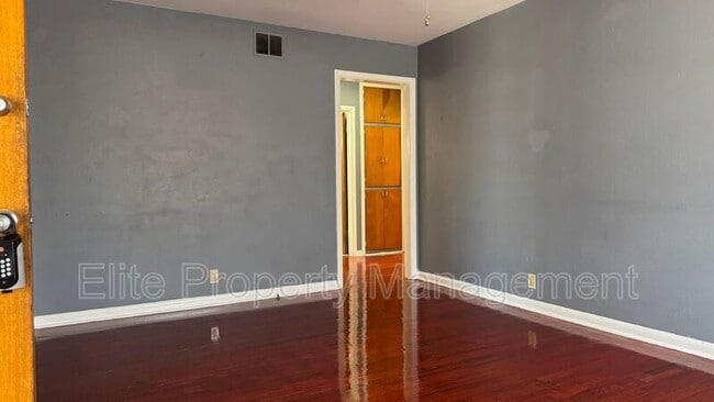 Building Photo - 612 Alpine Ave
