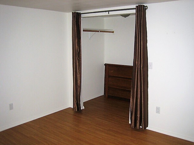 Building Photo - Large 2,200 sq ft Home w/ Finished Basemen...