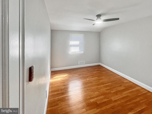 Foto del edificio - 5755 Maplehill Rd