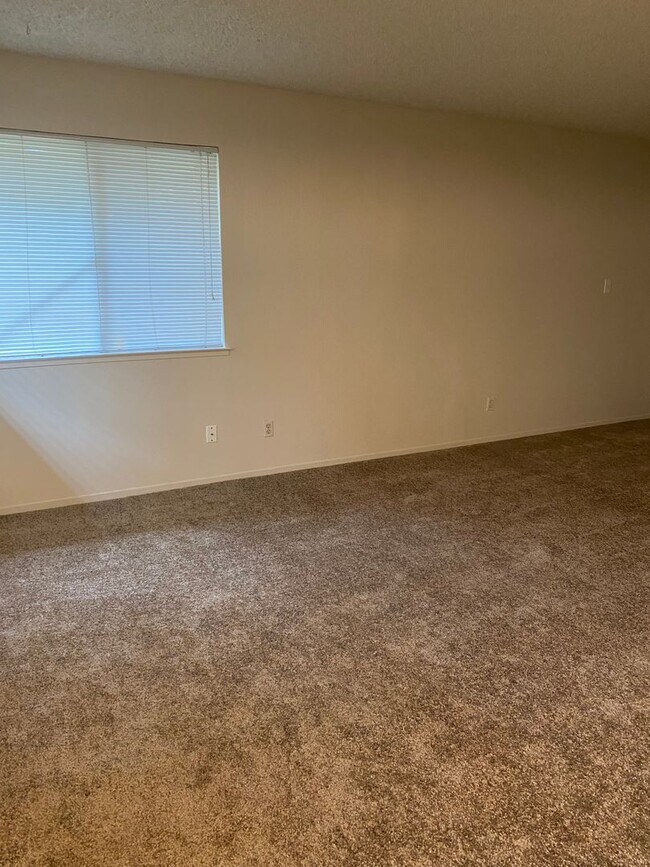 Building Photo - $300 OFF FIRST MONTH'S RENT-2-Story Condo ...