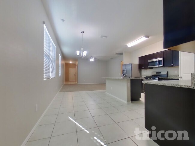 Foto del edificio - 30900 W Picadilly Rd