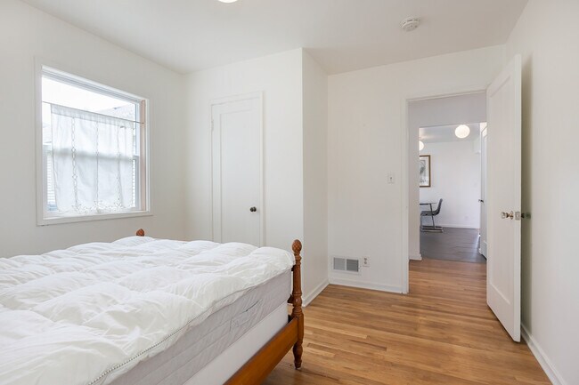 Foto del edificio - 5040 N Williams ave