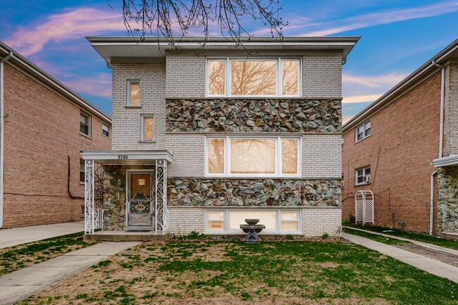 Building Photo - 5740 N Lowell Ave