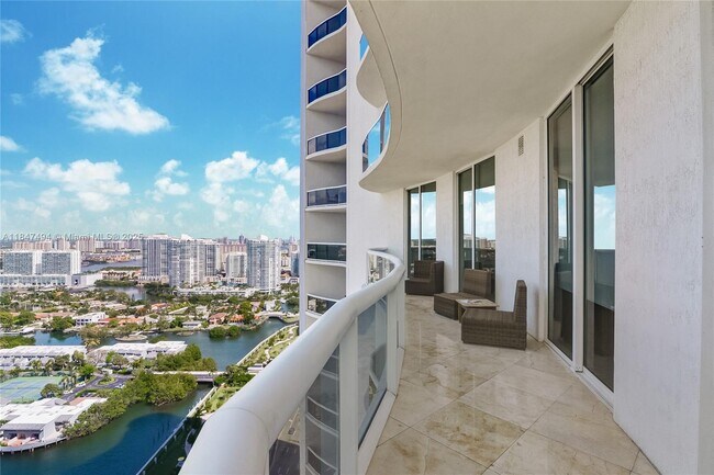Foto del edificio - 15901 Collins Ave