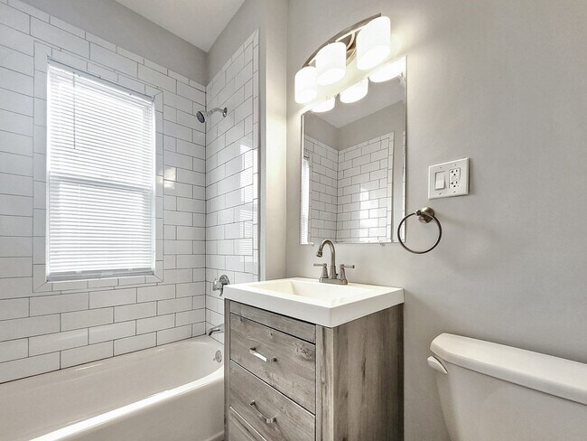 Building Photo - 35 Dunlap St