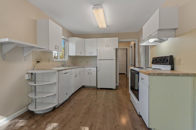 Building Photo - Duplex property in Midtown