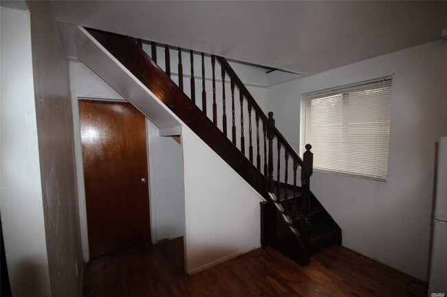 Foto del edificio - 164-40-164-77 77th Rd