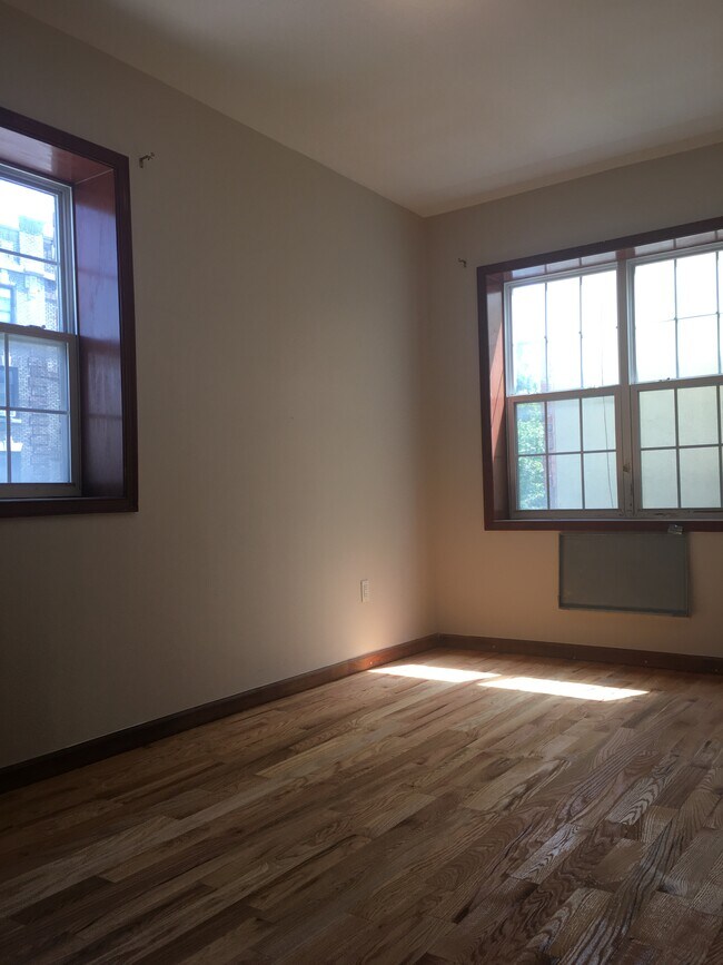 Building Photo - 346 Parkside Ave