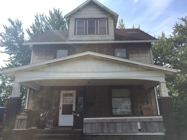 Building Photo - 1716 Tuscarawas St E