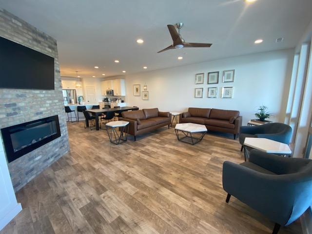 Building Photo - 570 Linden Dr, 309