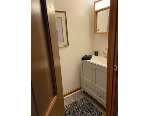 Foto del edificio - 37 Lake George Rd