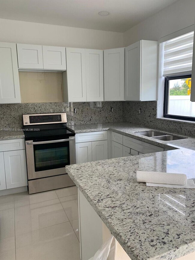 Foto del edificio - 3399 W 90th Terrace