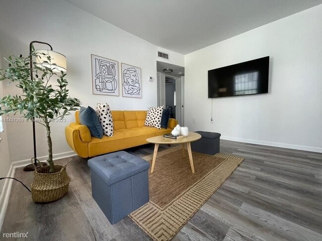 Building Photo - 2 br, 1 bath House - 55 NW 11th Ave Apt 1