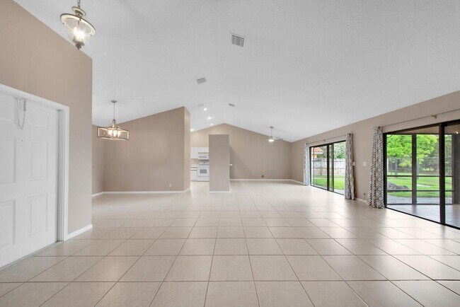 Building Photo - 9511 Sun Pointe Dr