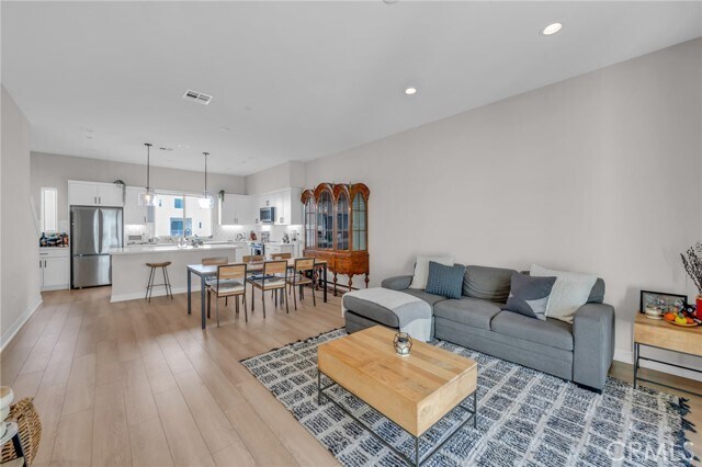 Primary Photo - 2067 W Rosecrans Ave