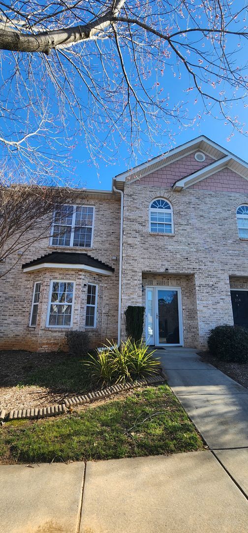 Building Photo - Townhome convenient to Hanes Mall Blvd and...
