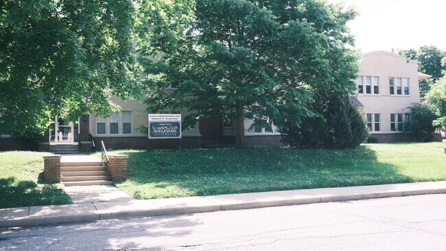 Foto del edificio - 4901 Washington Blvd