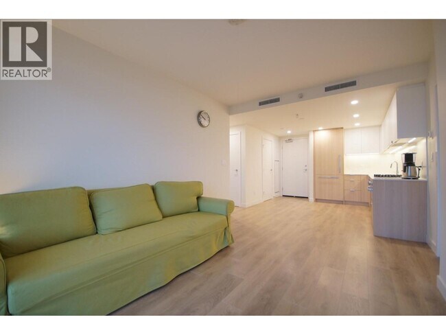 Photo du bâtiment - 318 Alderson Ave