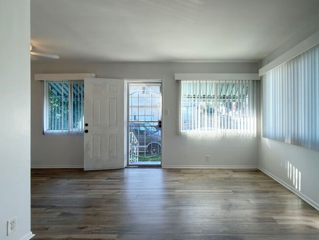 Building Photo - LB0290