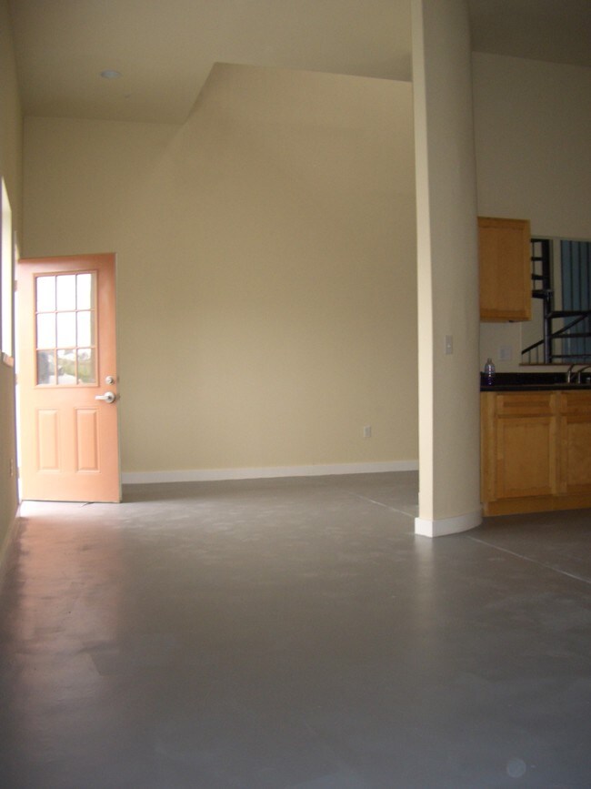 Foto del edificio - 8 Live/Work Units - Exempt from Rent Control